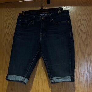 Signature Levi Strauss & CO. 
Women’s Bermuda jean shorts, dark blue 8